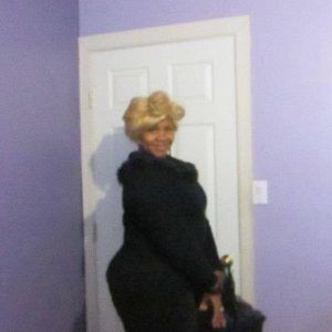 Meet your Posher, Sharon